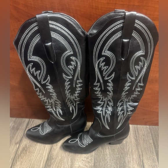 Black Western Cowboy Boots with White Stitching - Picture 2 of 11